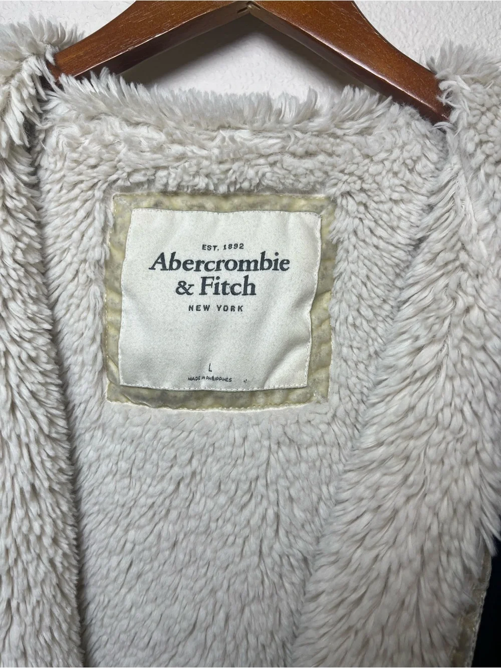 Abercrombie & Fitch Vintage Y2K Navy Hooded button up with Cream Sherpa Lining - Picture 4 of 7